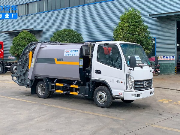 凯马压缩垃圾车 4.5m³