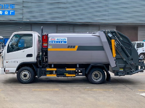 凯马压缩垃圾车 4.5m³