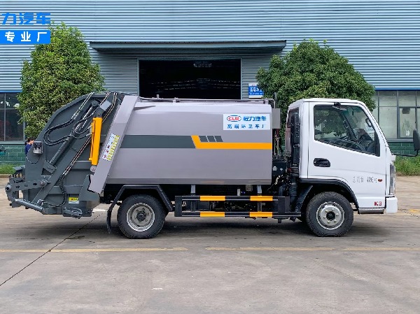 凯马压缩垃圾车 4.5m³