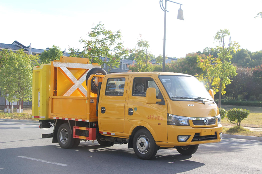 东风途逸双排防撞缓冲车 70E