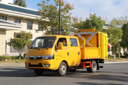 东风途逸双排防撞缓冲车 70E